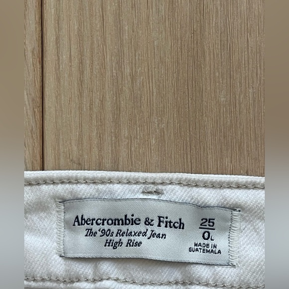 curve love high rise 90s relaxed jean. pleated. cream/white color - Picture 5 of 5